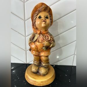 Vintage girl with bonnet and flower